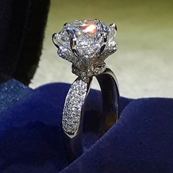 NEW 18k White Gold 3 Carat Floral Engagement Ring - Picture 7 of 9